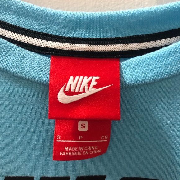 Nike T-Shirt - Picture 2 of 2